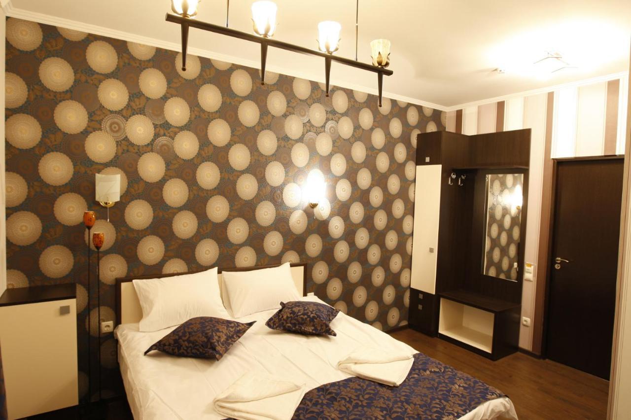 Iris Hotel