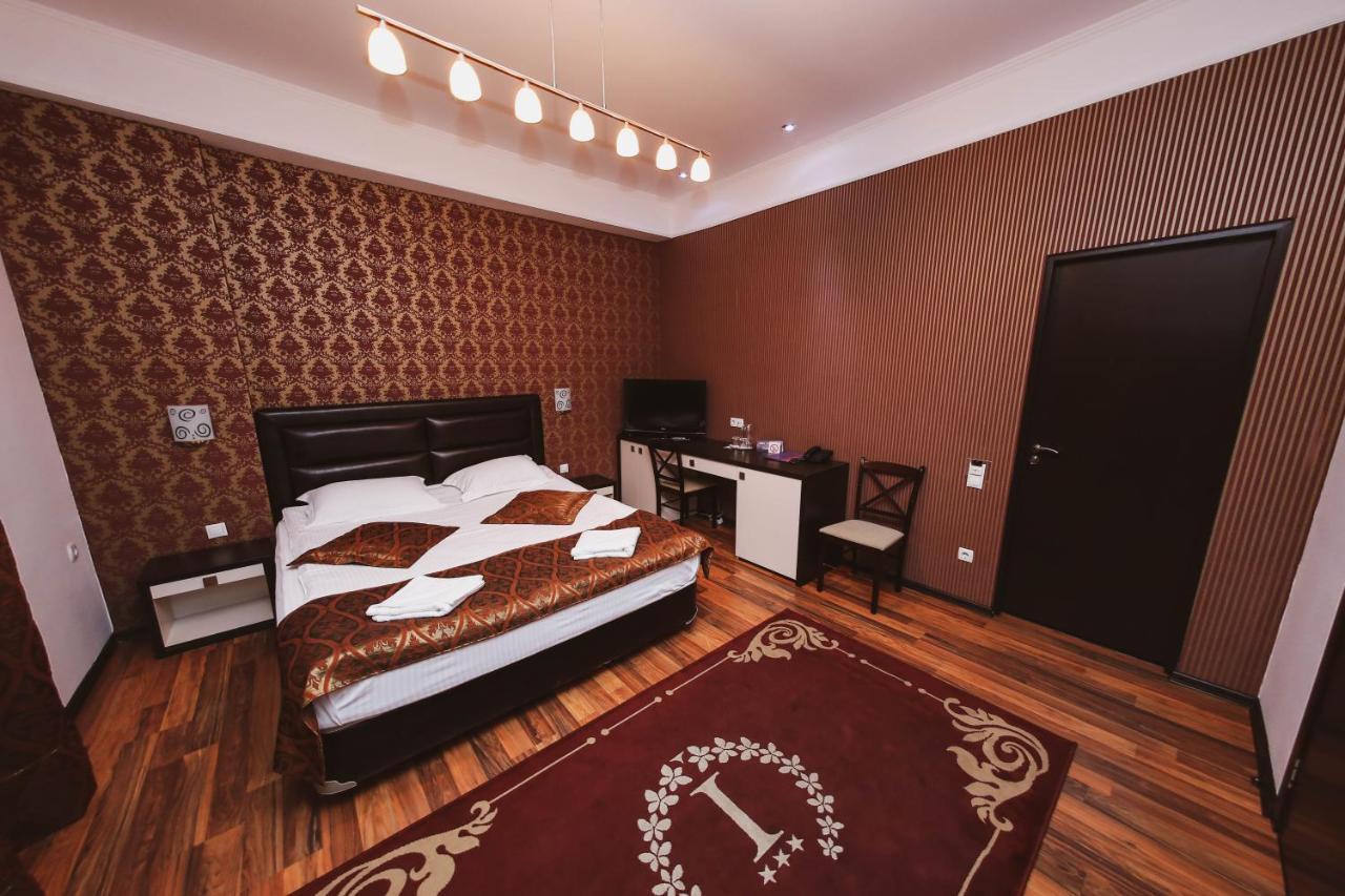 Iris Hotel