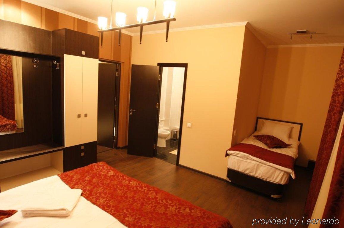 Iris Hotel